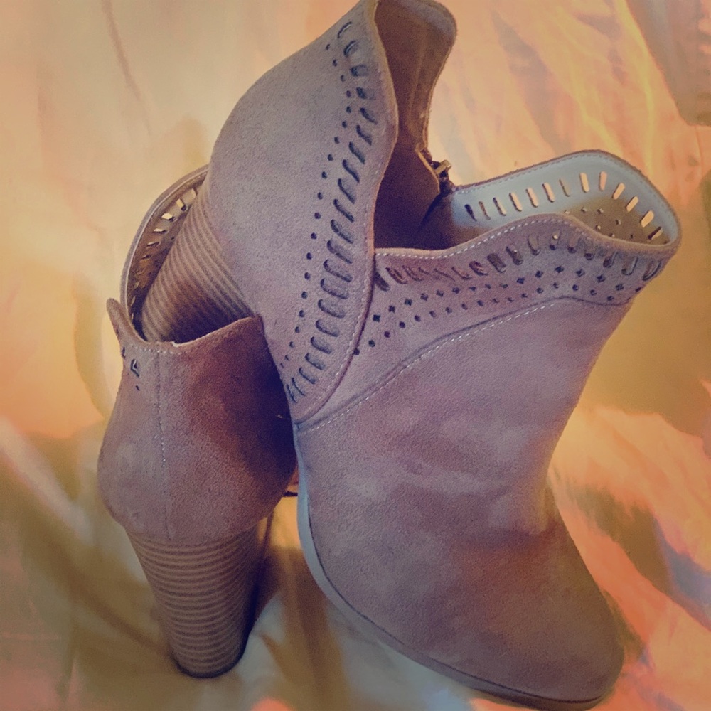 Size 9 bootie Coconuts by Matisse